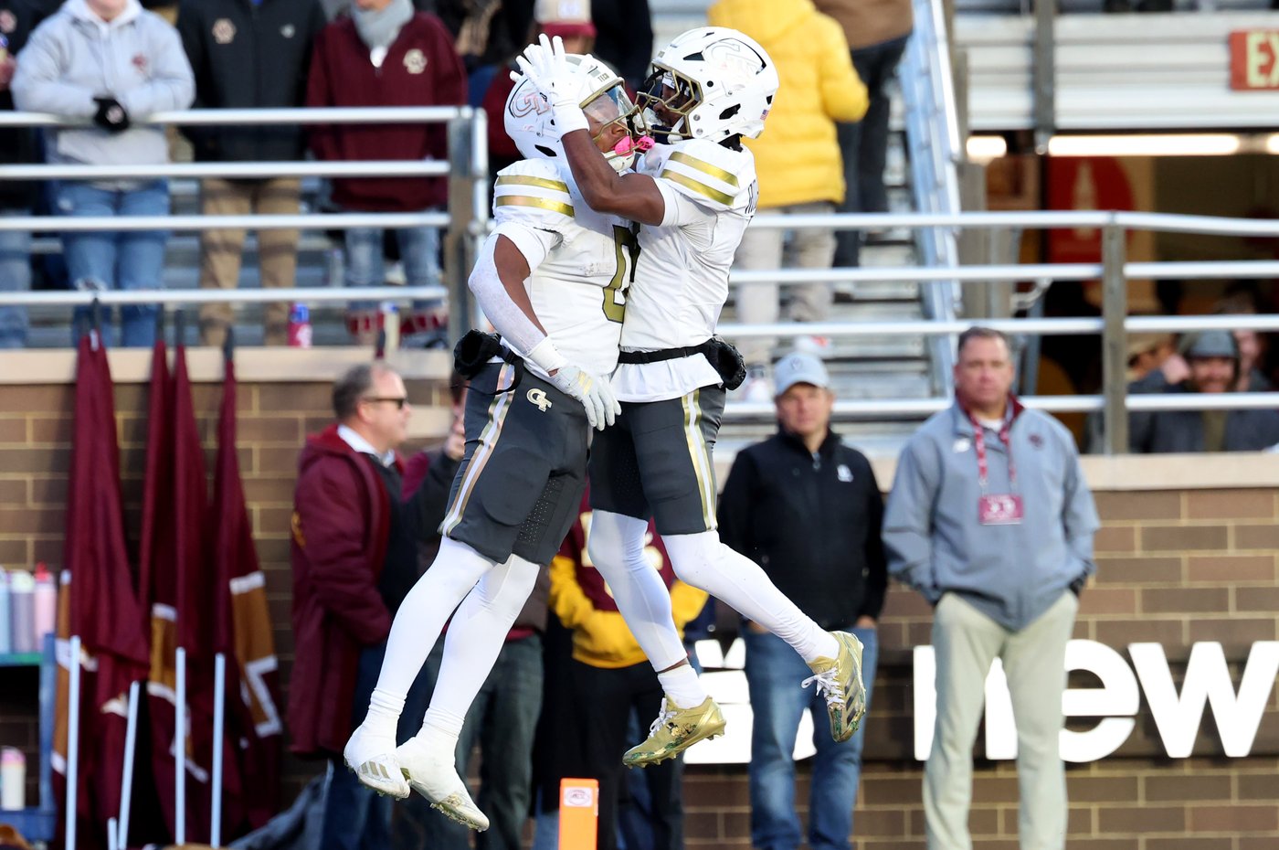 Pitt holds off No. 15 Georgia Tech 42-28 to stay alive in ACC race | iNFOnews.ca Pitt holds off No. 15 Georgia Tech 42-28 to stay alive in ACC race | iNFOnews.ca