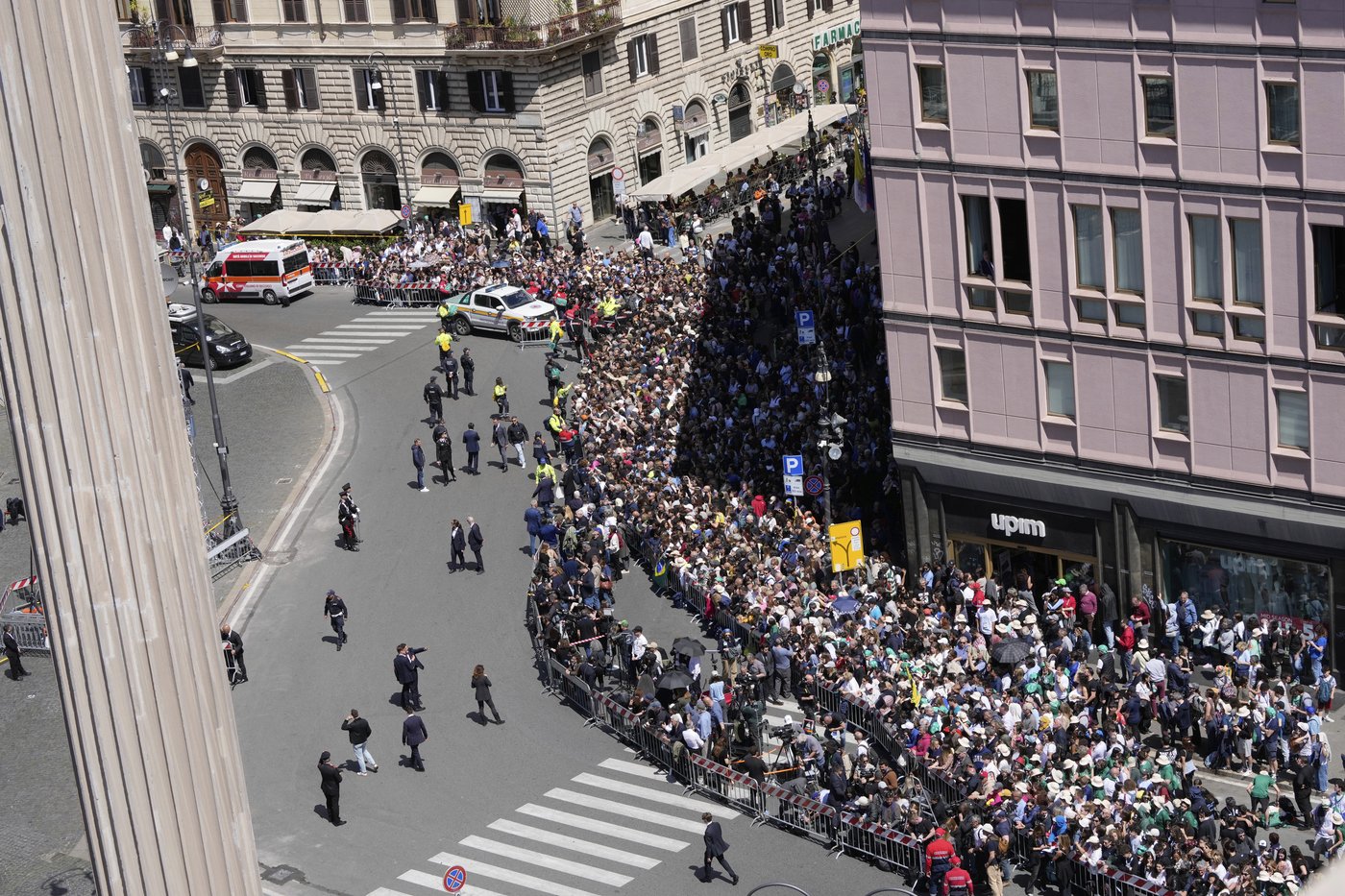 PHOTO COLLECTION: Vatican Pope Funeral Procession | iNFOnews.ca