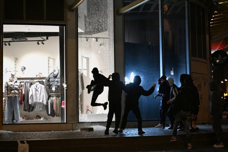 Soccer clubs Marseille and Lille close shops after vandalism and looting in France protests | iNFOnews.ca