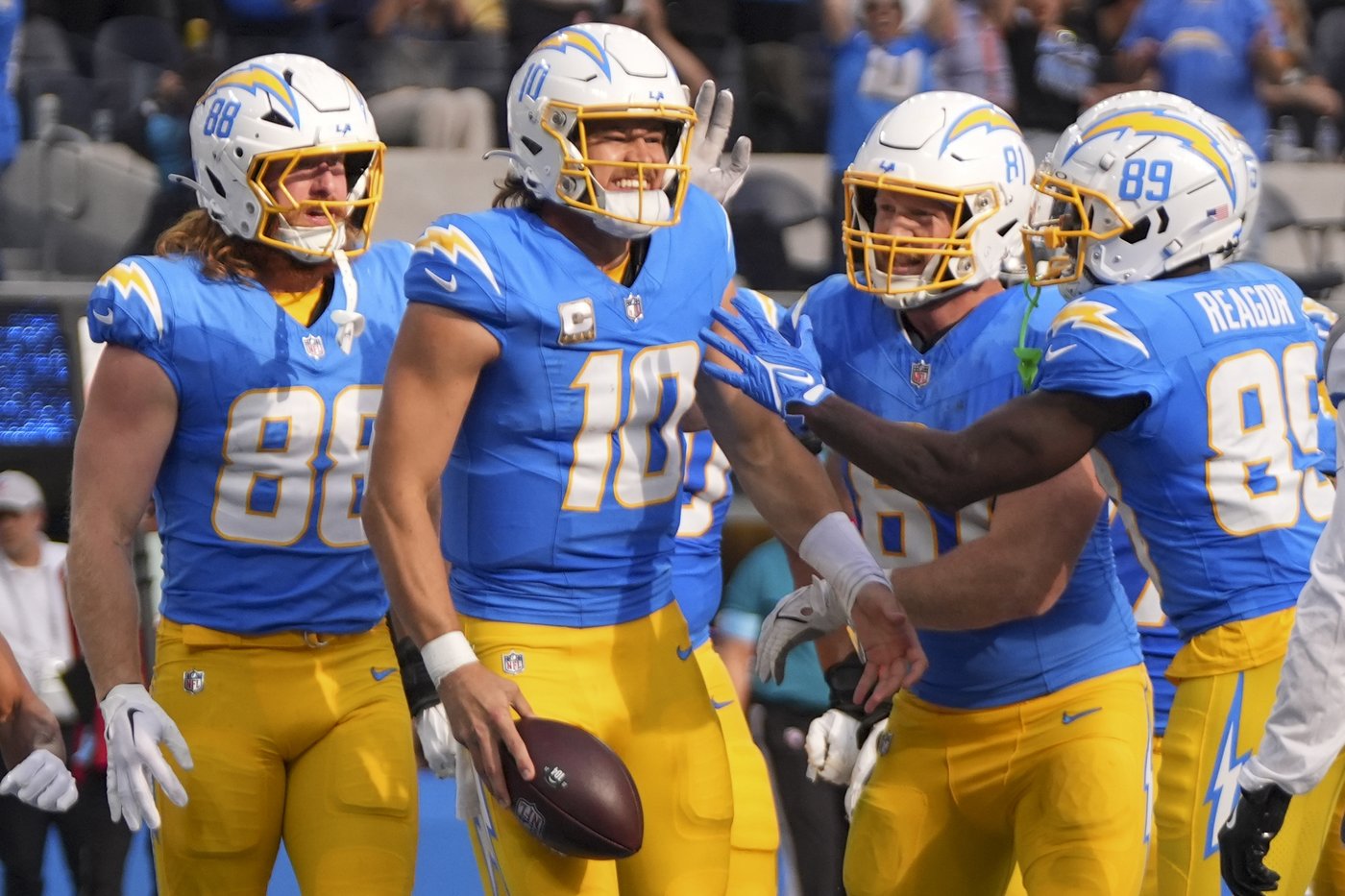 Justin Herbert has TDs passing and rushing as Chargers beat Titans 27-17 for 3rd straight win | iNFOnews.ca