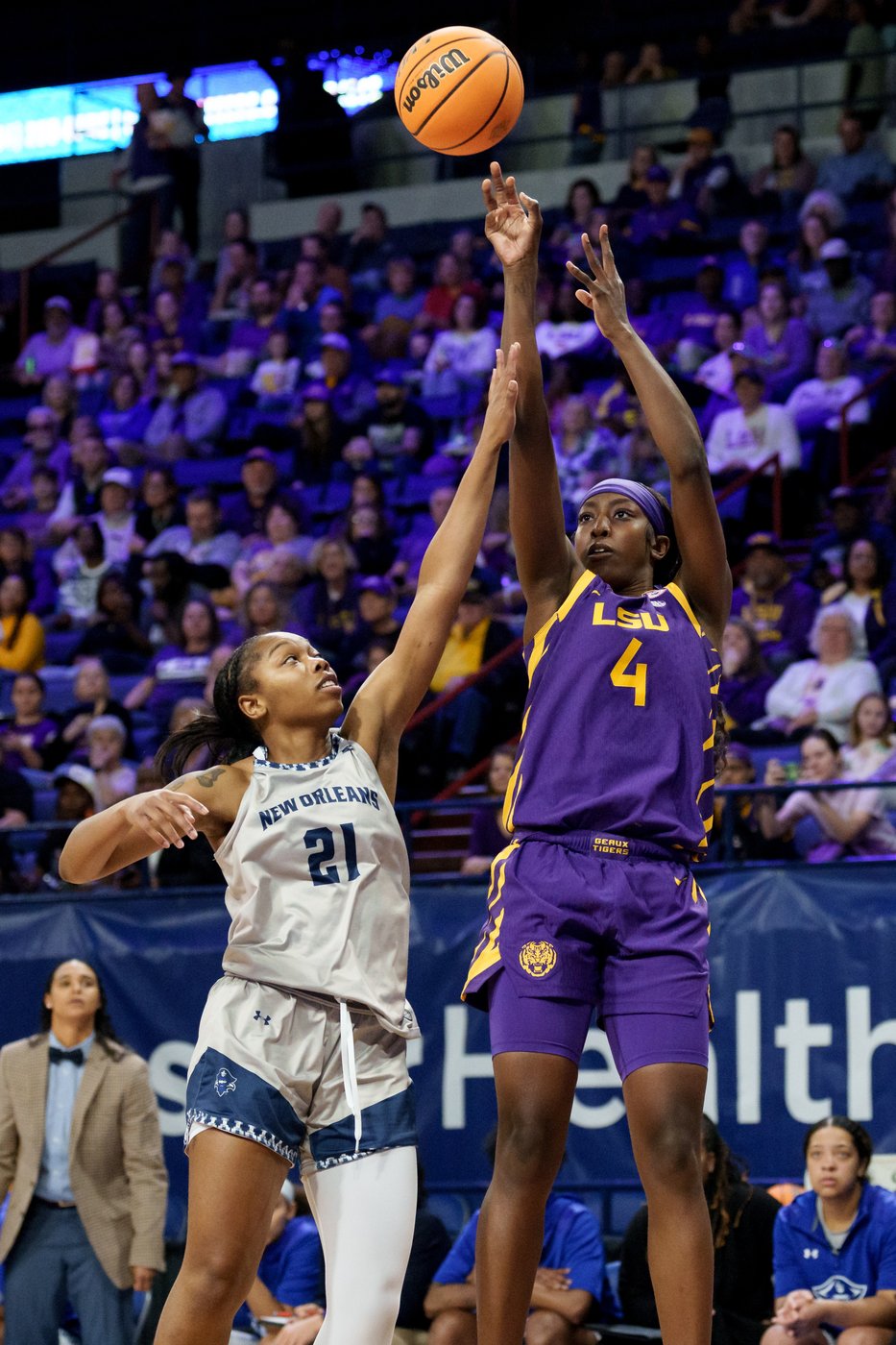 Kate Koval has career-high 22 points in No. 5 LSU's 126-62 romp over winless UNO | iNFOnews.ca Kate Koval has career-high 22 points in No. 5 LSU's 126-62 romp over winless UNO | iNFOnews.ca