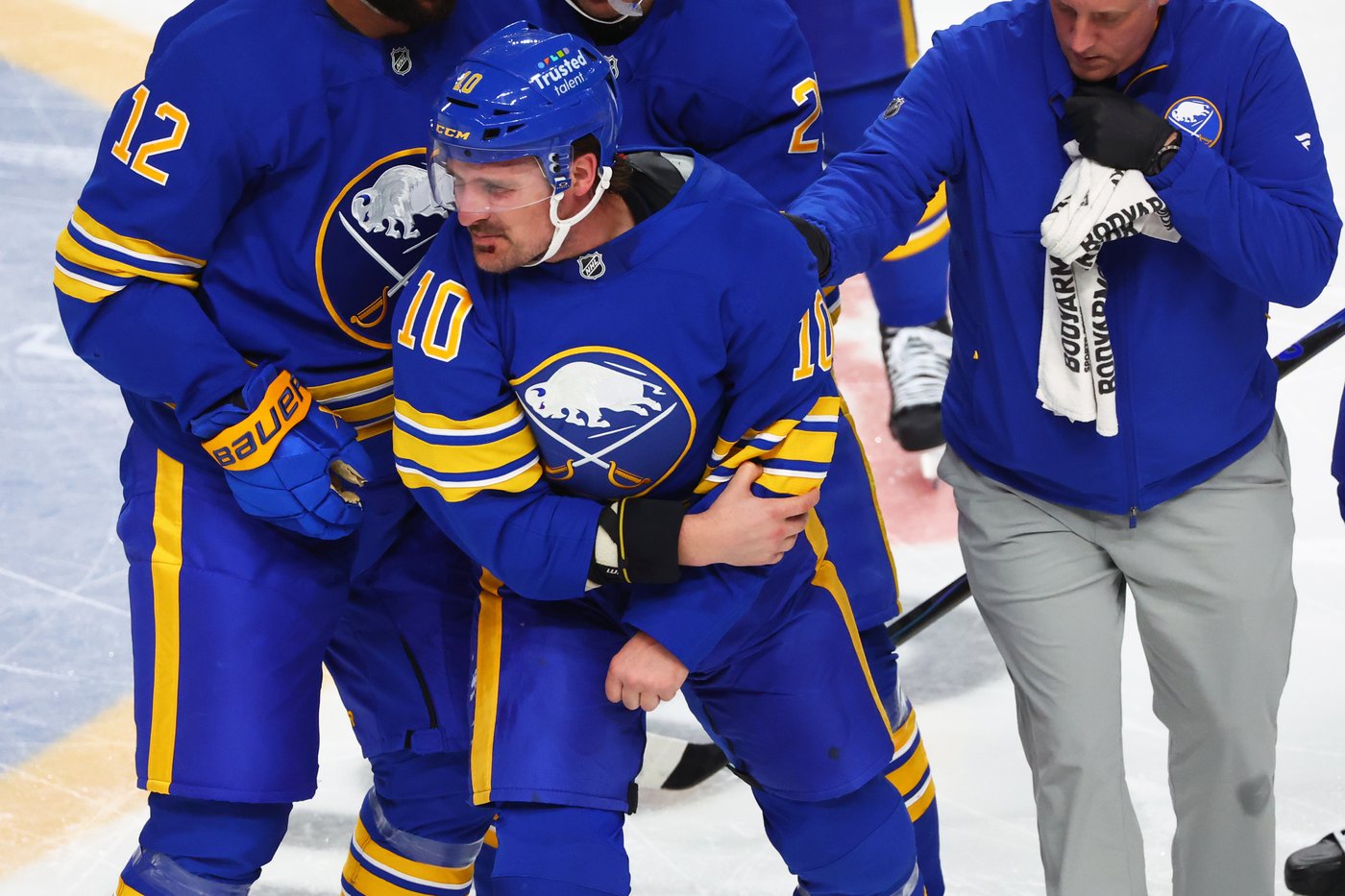 Sabres center Sam Carrick suffers left arm injury in fight with Islanders' captain Anders Lee | iNFOnews.ca
