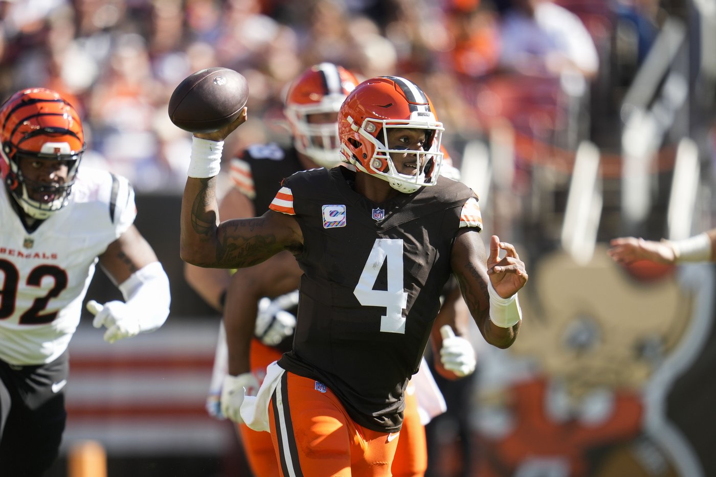 Browns QB Watson suffers likely season-ending Achilles injury. Teammates upset some fans cheered | iNFOnews.ca