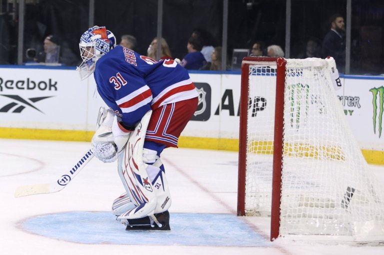 Igor Shesterkin becomes first Rangers goalie to score in 5-1 win over Lightning in home opener | iNFOnews.ca