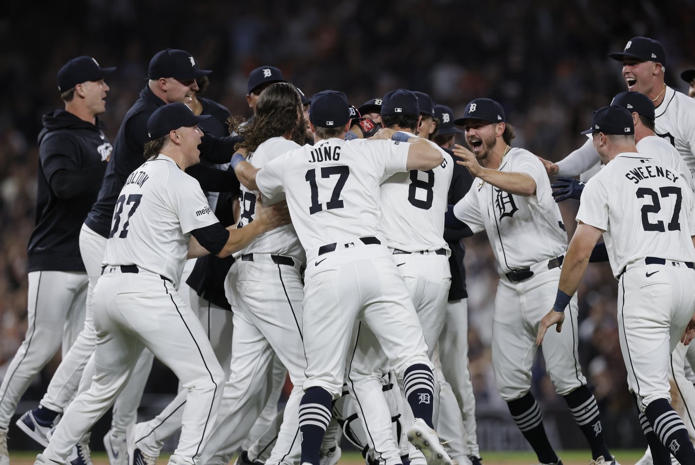 Tigers beat White Sox 4-1 to clinch AL wild card spot | iNFOnews.ca Tigers beat White Sox 4-1 to clinch AL wild card spot | iNFOnews.ca