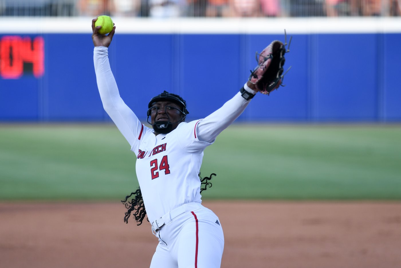 Texas women beat Texas Tech 4-1 to claim back-to-back NCAA softball championships | iNFOnews.ca