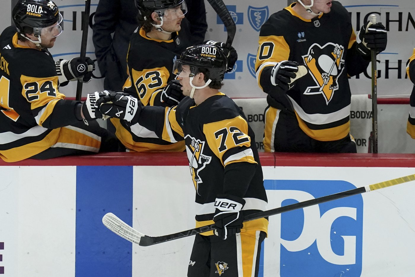 Bunting, Letang lead Pittsburgh Penguins in 6-2 win over Calgary Flames | iNFOnews.ca