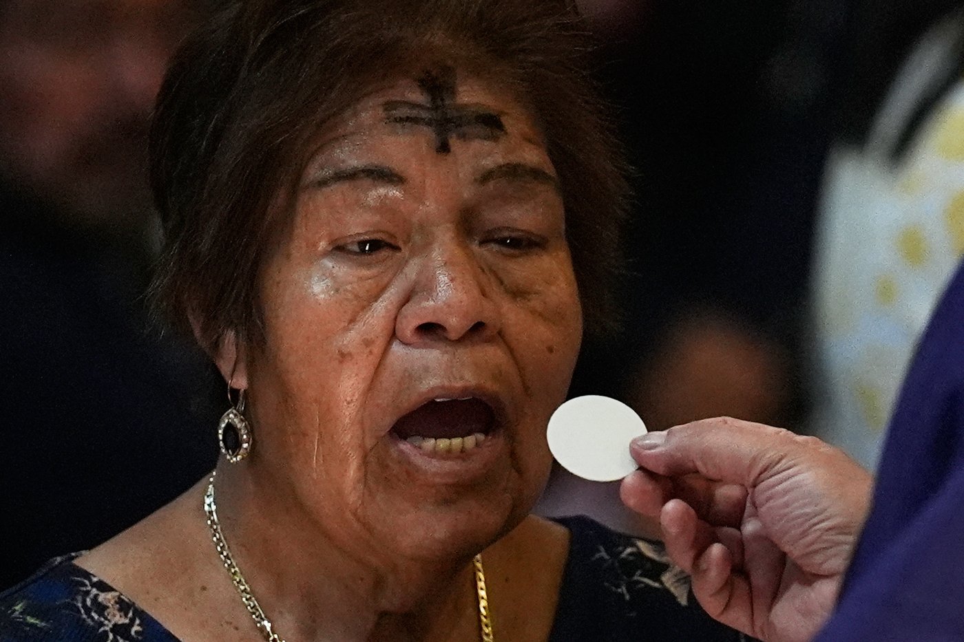Christians mark Ash Wednesday, beginning the Lenten Season in photos | iNFOnews.ca