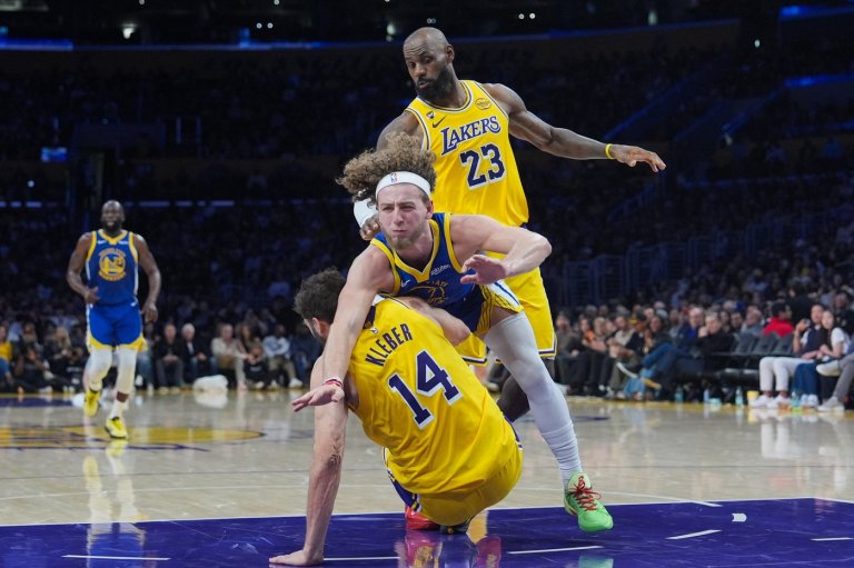 LeBron James has 20 points, 10 assists to lead Luka-less Lakers past Warriors | iNFOnews.ca
