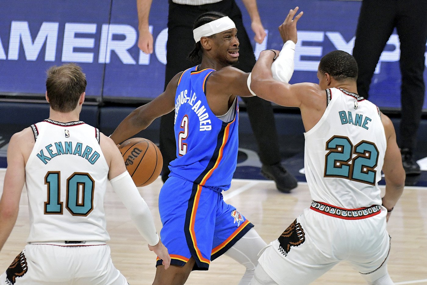Thunder rally from 29 points down after Morant leaves with injury, top Grizzlies for 3-0 series lead | iNFOnews.ca Thunder rally from 29 points down after Morant leaves with injury, top Grizzlies for 3-0 series lead | iNFOnews.ca