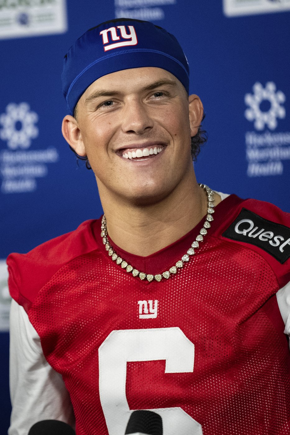 Giants first-round quarterback Jaxson Dart wearing sister's sparkling necklace for luck | iNFOnews.ca
