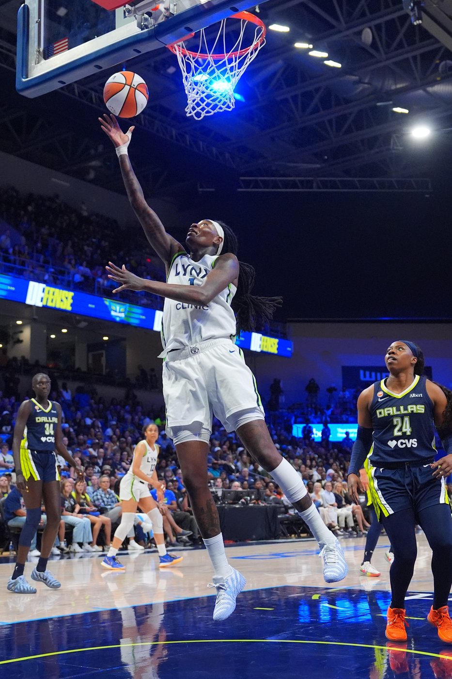 Howard and Miles score 21, Reeve ties WNBA coaching wins record as Lynx beat Wings 85-77 | iNFOnews.ca Howard and Miles score 21, Reeve ties WNBA coaching wins record as Lynx beat Wings 85-77 | iNFOnews.ca