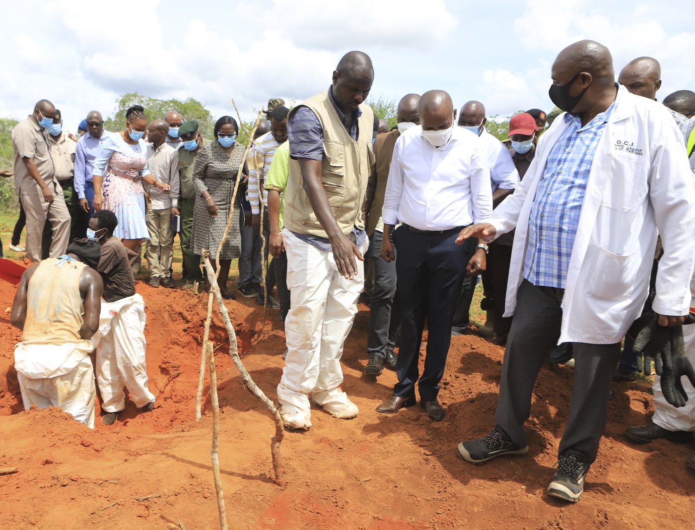 Exhumation in Kenya cult site paused to allow DNA sampling on 34 bodies | iNFOnews.ca