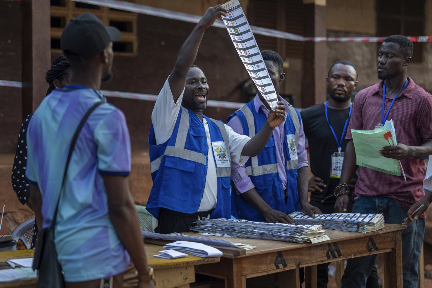 Polls close in Ghana's general election in the shadow of the worst economic crisis in a generation | iNFOnews.ca Polls close in Ghana's general election in the shadow of the worst economic crisis in a generation | iNFOnews.ca