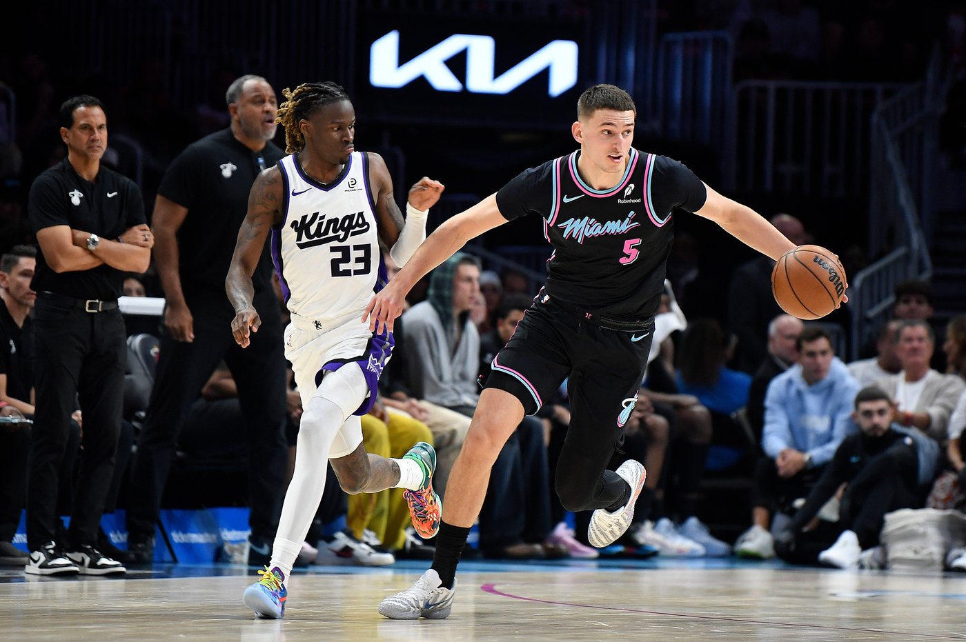 Heat's Jovic exits game against Raptors with elbow injury | iNFOnews.ca Heat's Jovic exits game against Raptors with elbow injury | iNFOnews.ca