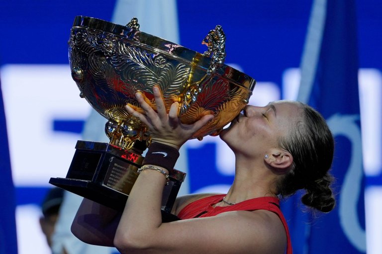 Anisimova wins China Open, defeating Noskova in final | iNFOnews.ca