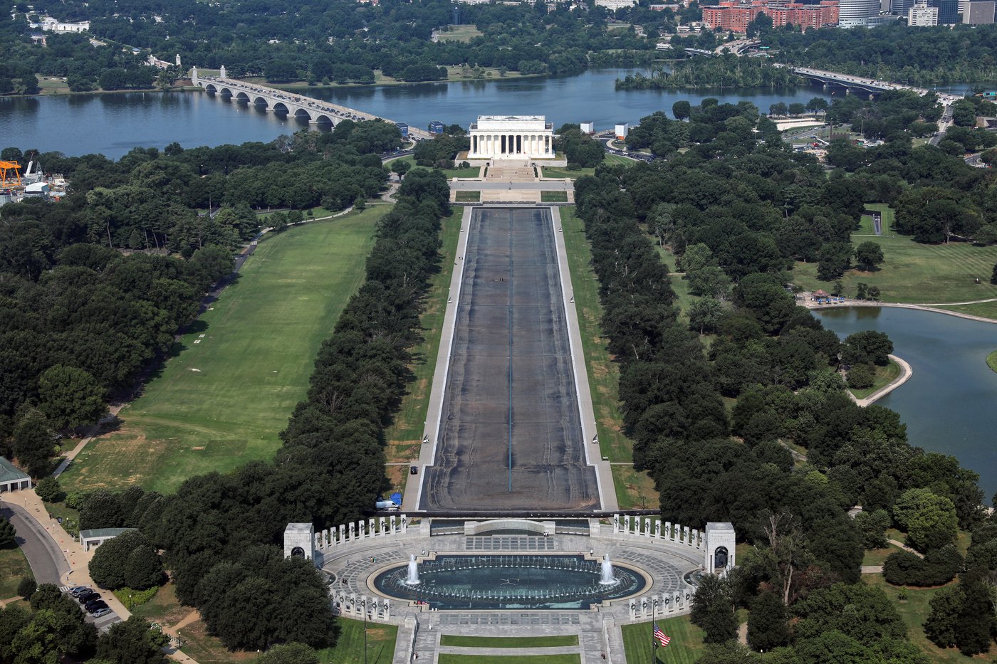 Drained Reflecting Pool reveals Trump's 'American flag blue' liner is now closer to gray | iNFOnews.ca