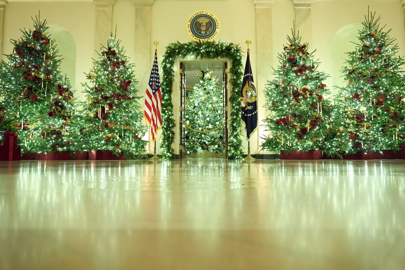 Melania Trump reveals White House holiday decorations and her theme, 'Home Is Where the Heart Is' | iNFOnews.ca Melania Trump reveals White House holiday decorations and her theme, 'Home Is Where the Heart Is' | iNFOnews.ca