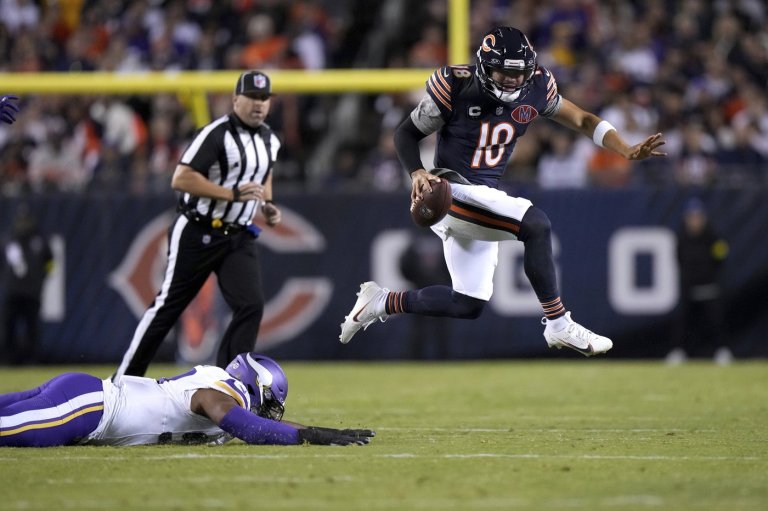 Bears QB Caleb Williams checking his footwork and passing fundamentals before facing the Lions | iNFOnews.ca