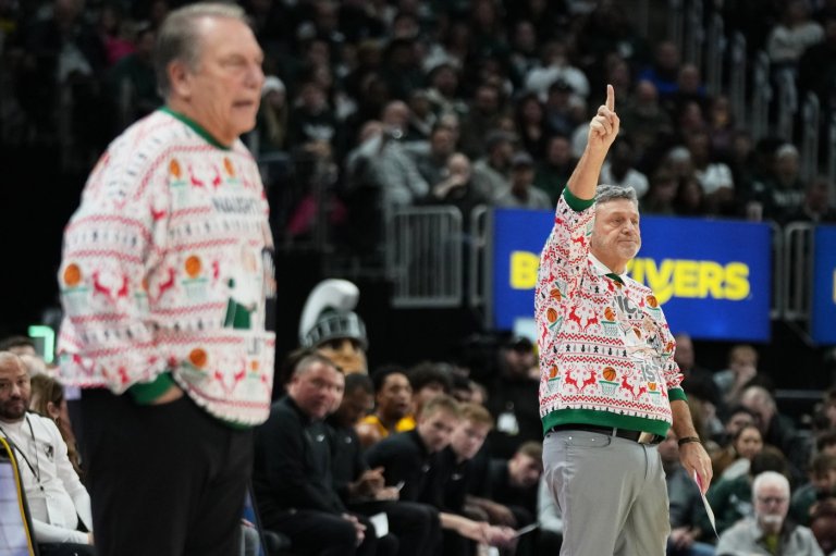 No. 9 Michigan State beats Oakland 79-70 as Tom Izzo and Greg Kampe don custom holiday sweaters | iNFOnews.ca
