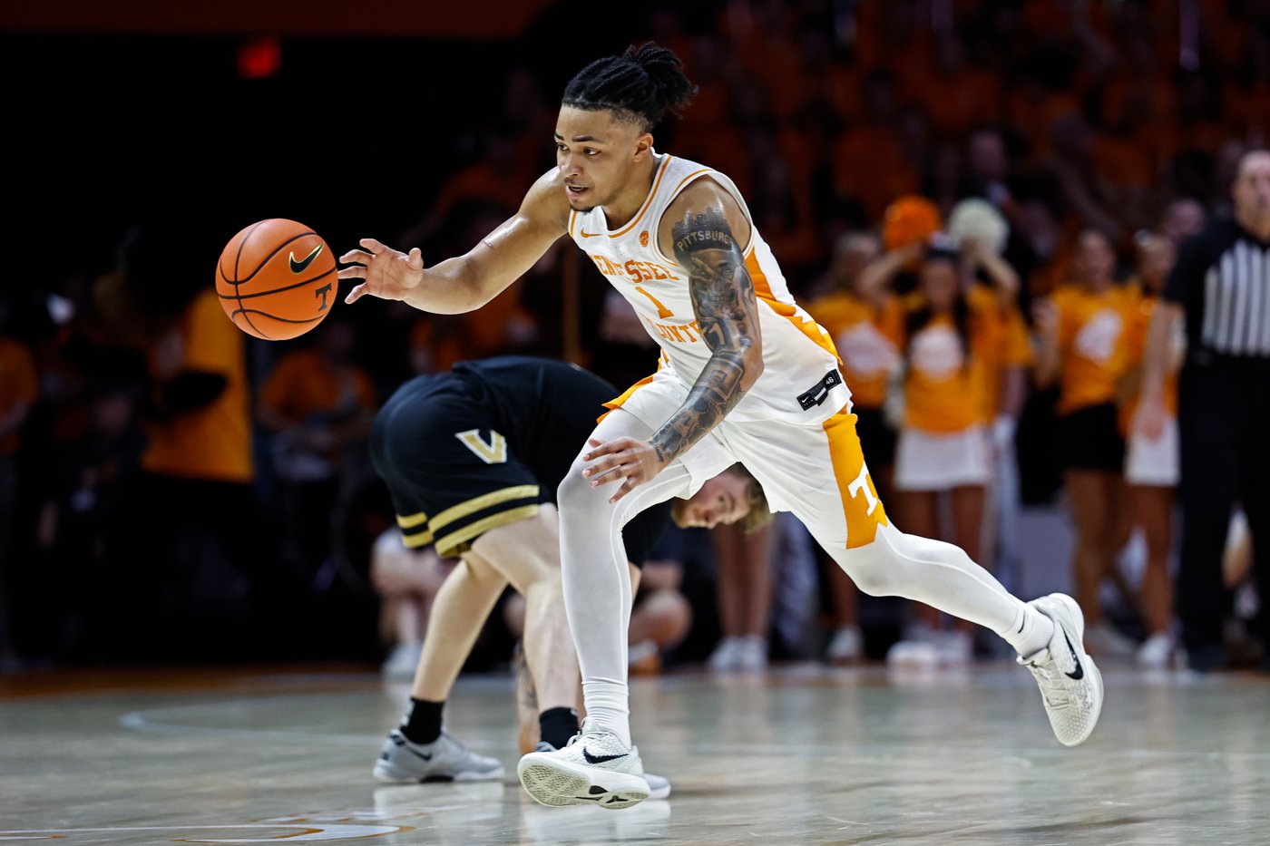 Tyler Tanner scores 25 to lead No. 24 Vanderbilt past No. 23 Tennessee 86-82 | iNFOnews.ca