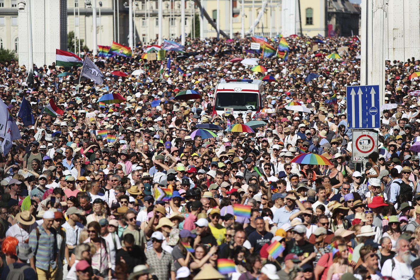 Around 100,000 march in Budapest Pride in open defiance of Hungary's ban | iNFOnews.ca