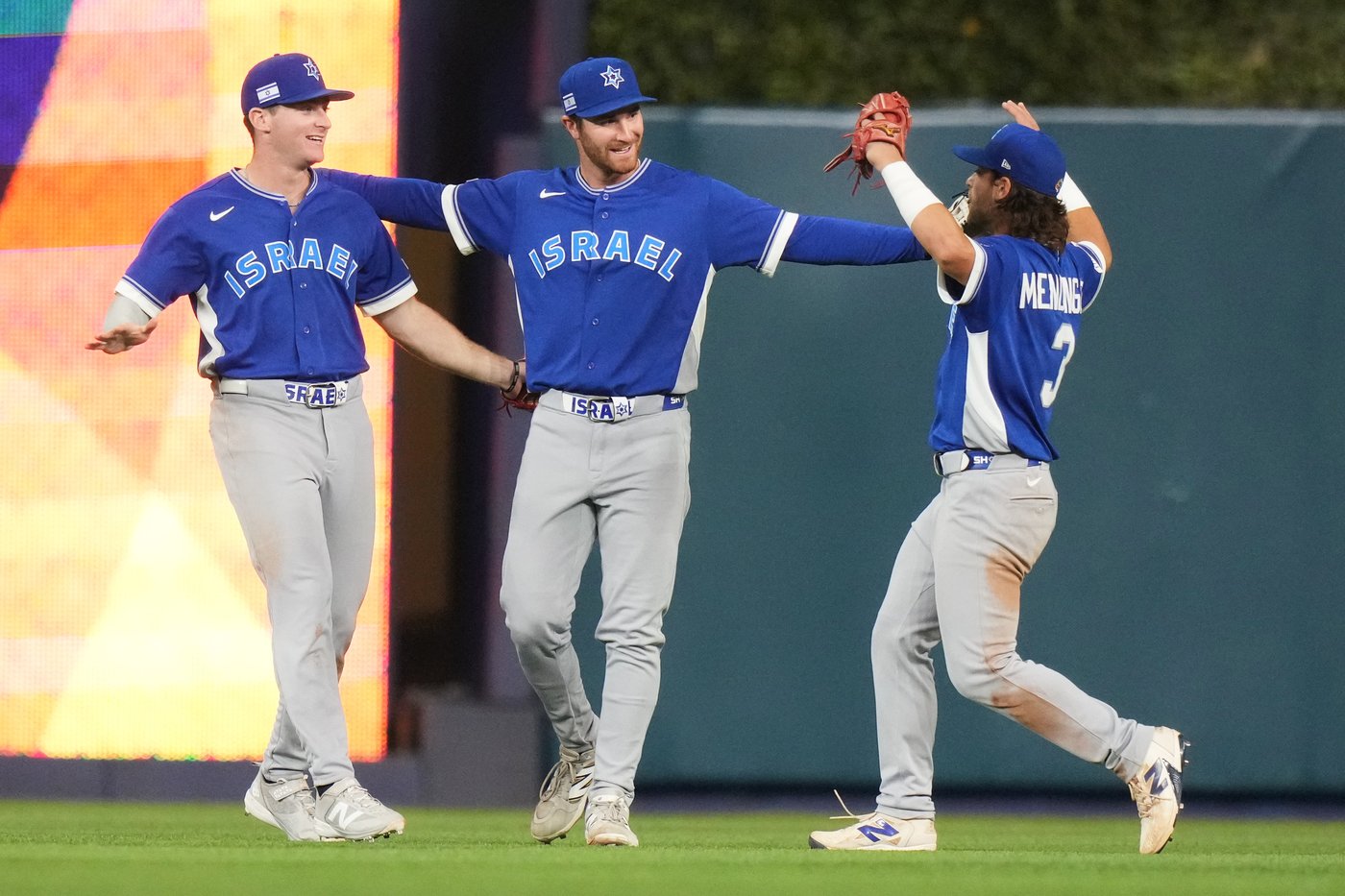 Italy stuns the US 8-6 in World Baseball Classic, leaving the Americans needing help to advance | iNFOnews.ca