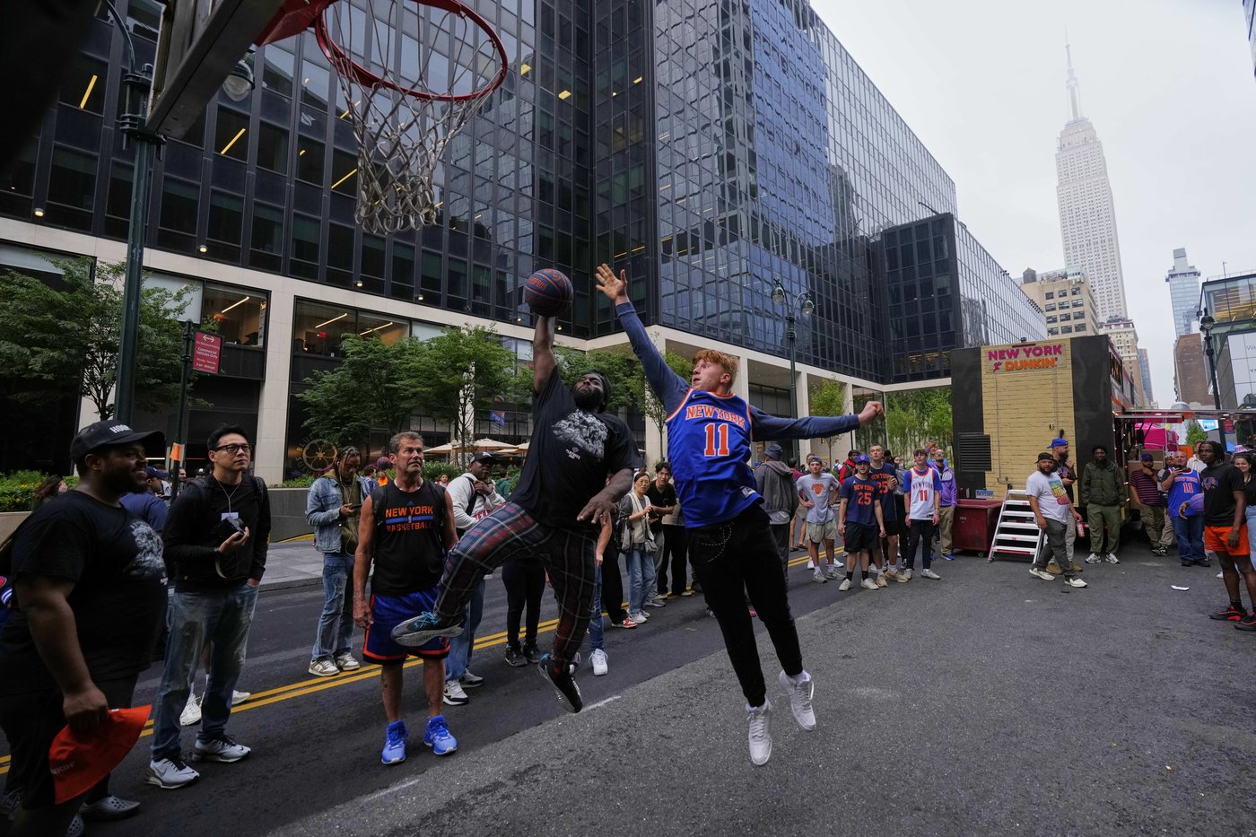 Knicks fans get the Game 6 fun started early with block party zone outside Madison Square Garden | iNFOnews.ca