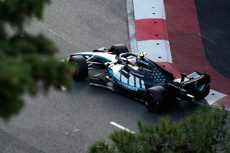 F1 leader Kimi Antonelli hits the wall in Azerbaijan Grand Prix qualifying | iNFOnews.ca