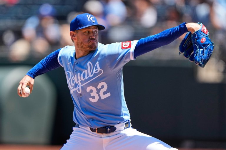 Stephen Kolek shines on the mound, Maikel Garcia drives in three as the Royals beat the Astros 4-0 | iNFOnews.ca