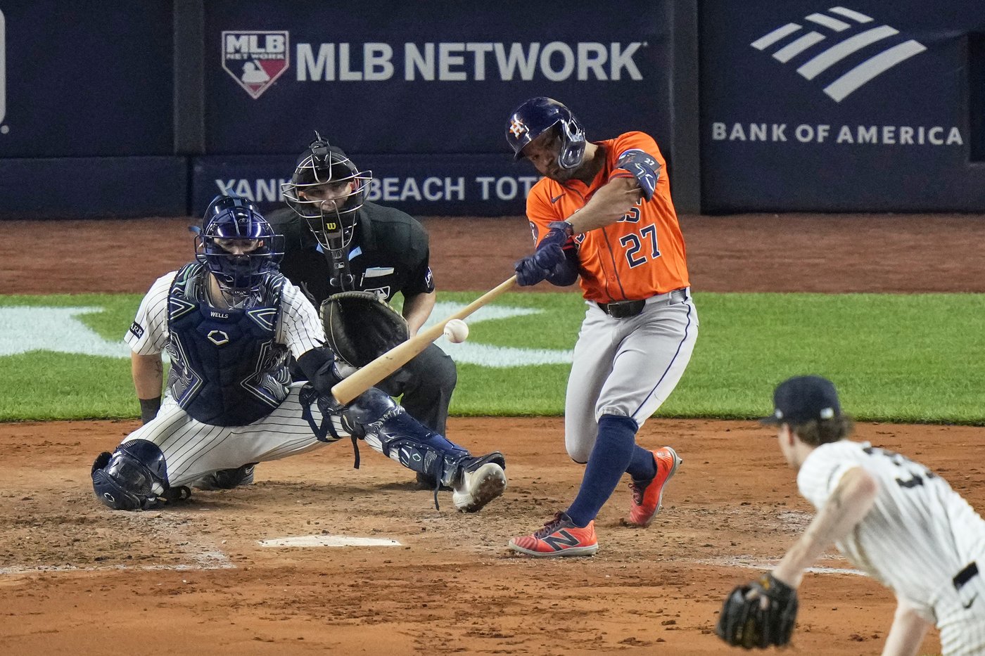 Correa hits go-ahead single off Williams in 10th as Astros outlast Yankees 5-3 | iNFOnews.ca