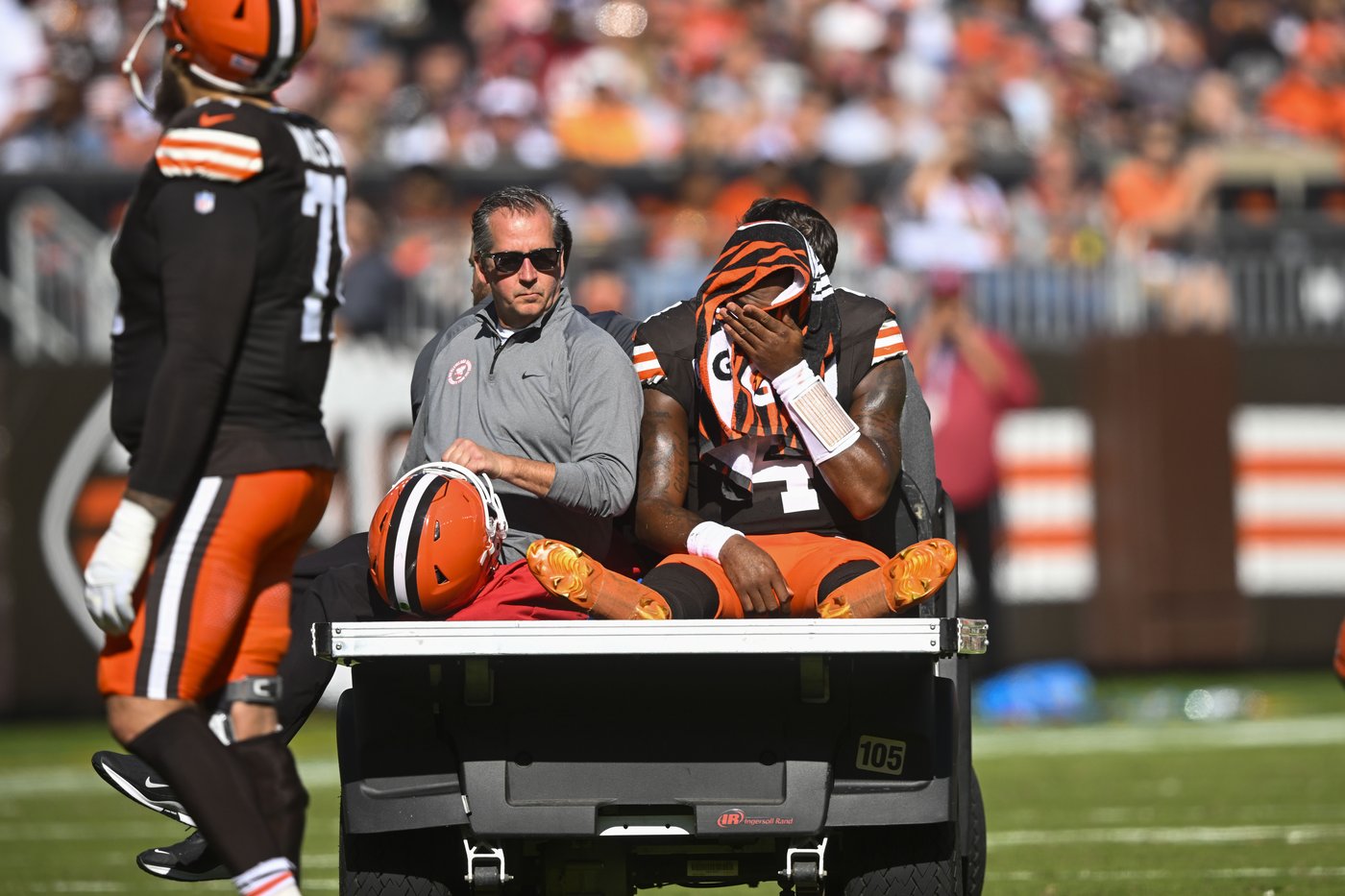 Deshaun Watson's season is ended by a ruptured Achilles tendon. Browns say QB will have surgery | iNFOnews.ca Deshaun Watson's season is ended by a ruptured Achilles tendon. Browns say QB will have surgery | iNFOnews.ca