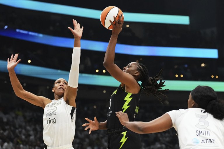 A'ja Wilson and Alanna Smith share WNBA Defensive Player of the Year award | iNFOnews.ca