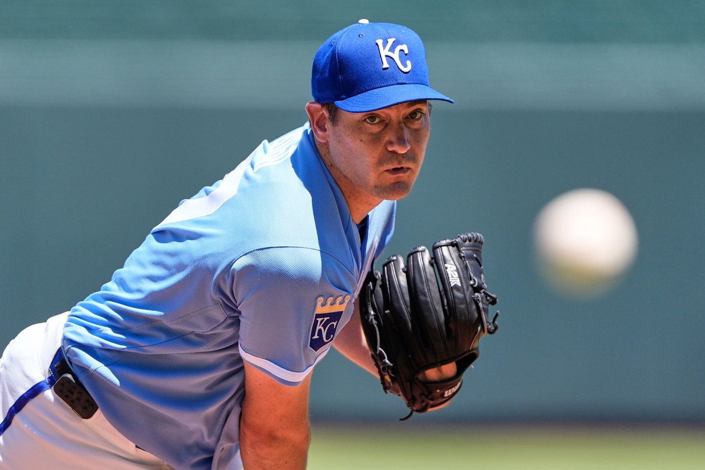 Salvador Perez jump-starts KC offense, Royals pull away from the Mariners for 8-6 win | iNFOnews.ca