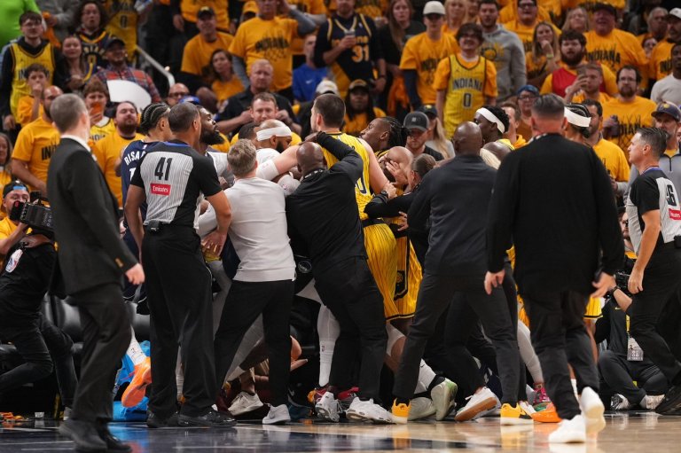 Mavericks lose Cooper Flagg with shoulder injury following hard foul in 1st half against Pacers | iNFOnews.ca