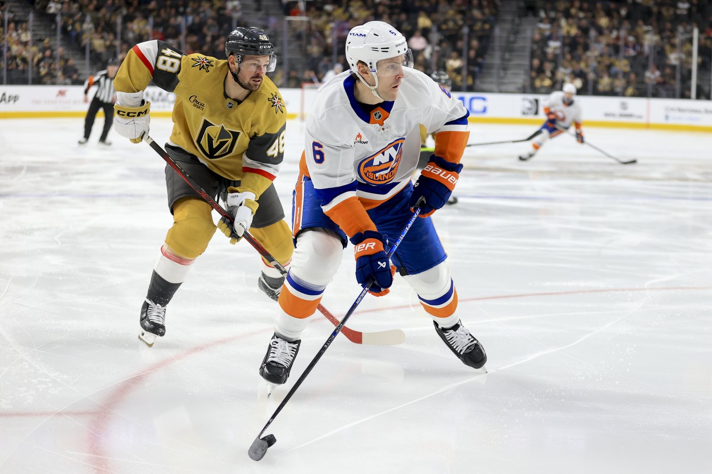 Lee scores goal in 800th game and Sorokin has shutout as Islanders beat Golden Knights 4-0 | iNFOnews.ca