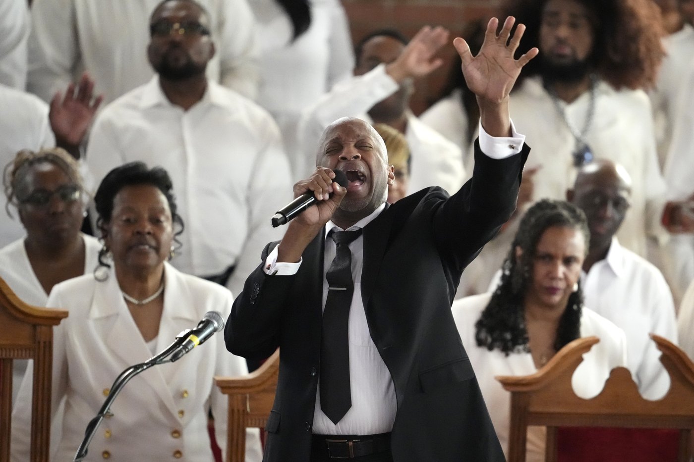 Cissy Houston mourned by Dionne Warwick, politicians and more at longtime church | iNFOnews.ca