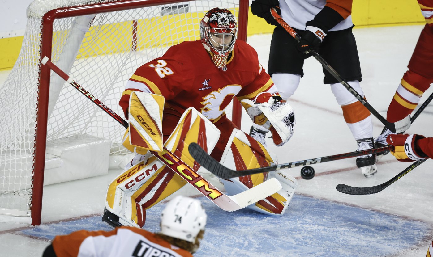 Huberdeau scores twice, Wolf has 37 saves in Flames' 6-3 win over Flyers | iNFOnews.ca Huberdeau scores twice, Wolf has 37 saves in Flames' 6-3 win over Flyers | iNFOnews.ca