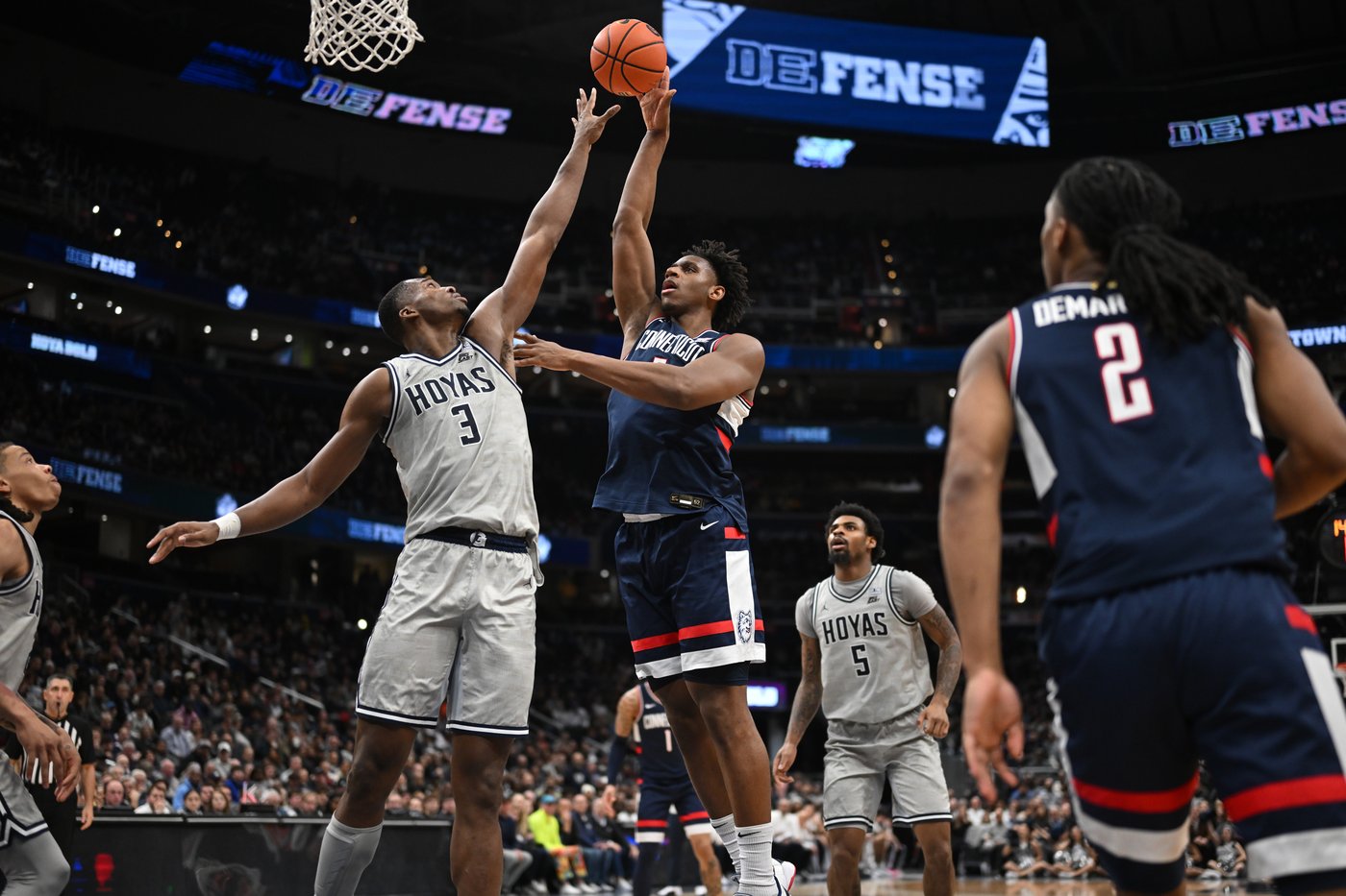No. 3 UConn survives Georgetown 64-62 for 14th consecutive victory | iNFOnews.ca