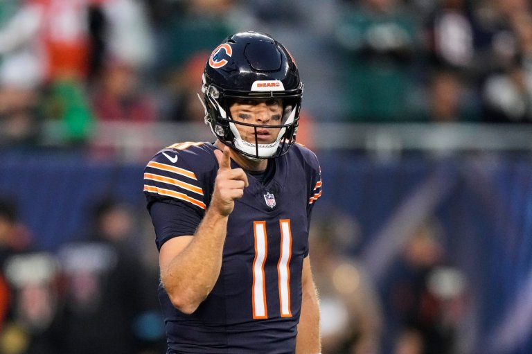 Case Keenum starts at quarterback for the Bears against the Eagles | iNFOnews.ca