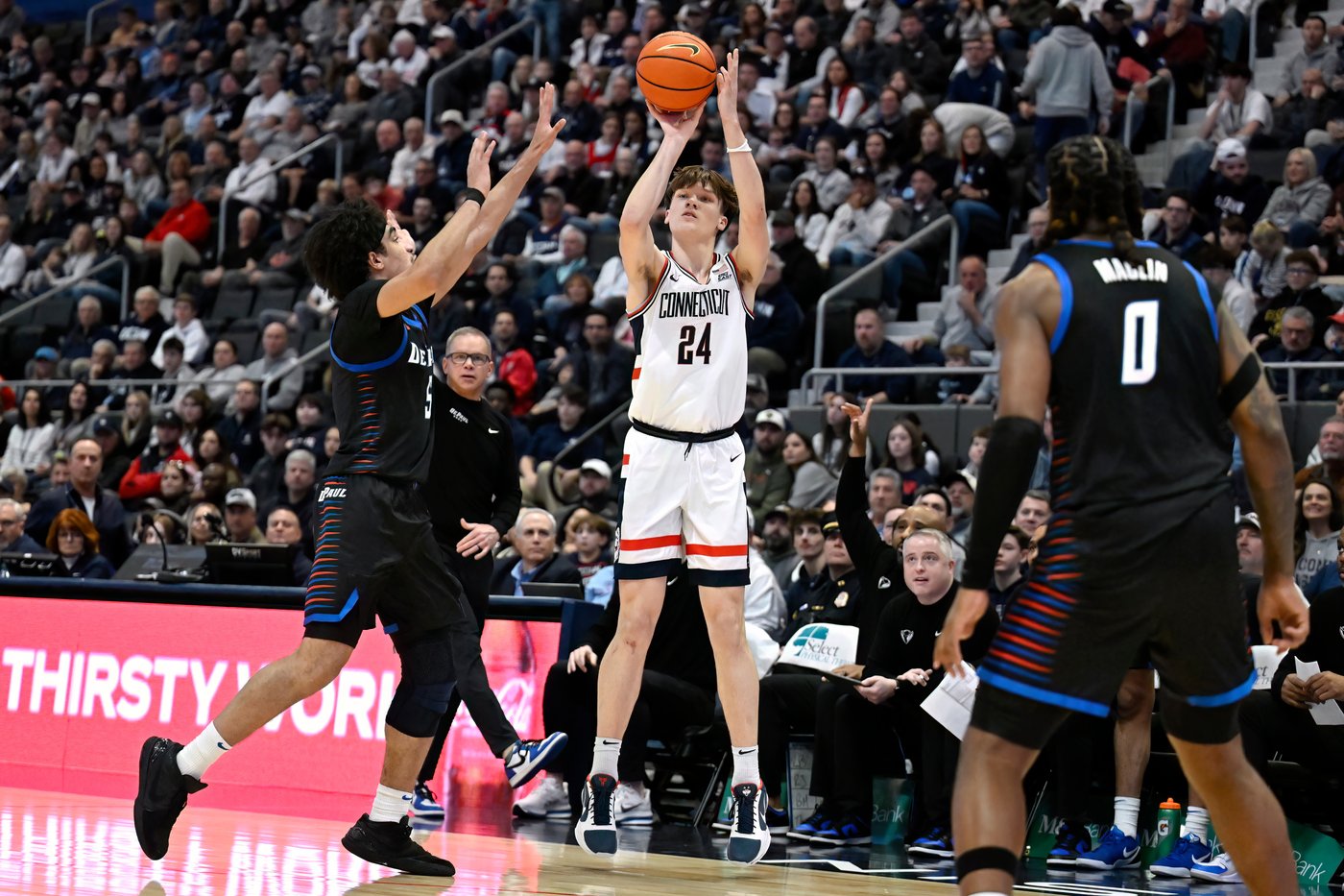 Newcomers fitting in for top-ranked UConn women and No. 3 UConn men's basketball programs | iNFOnews.ca