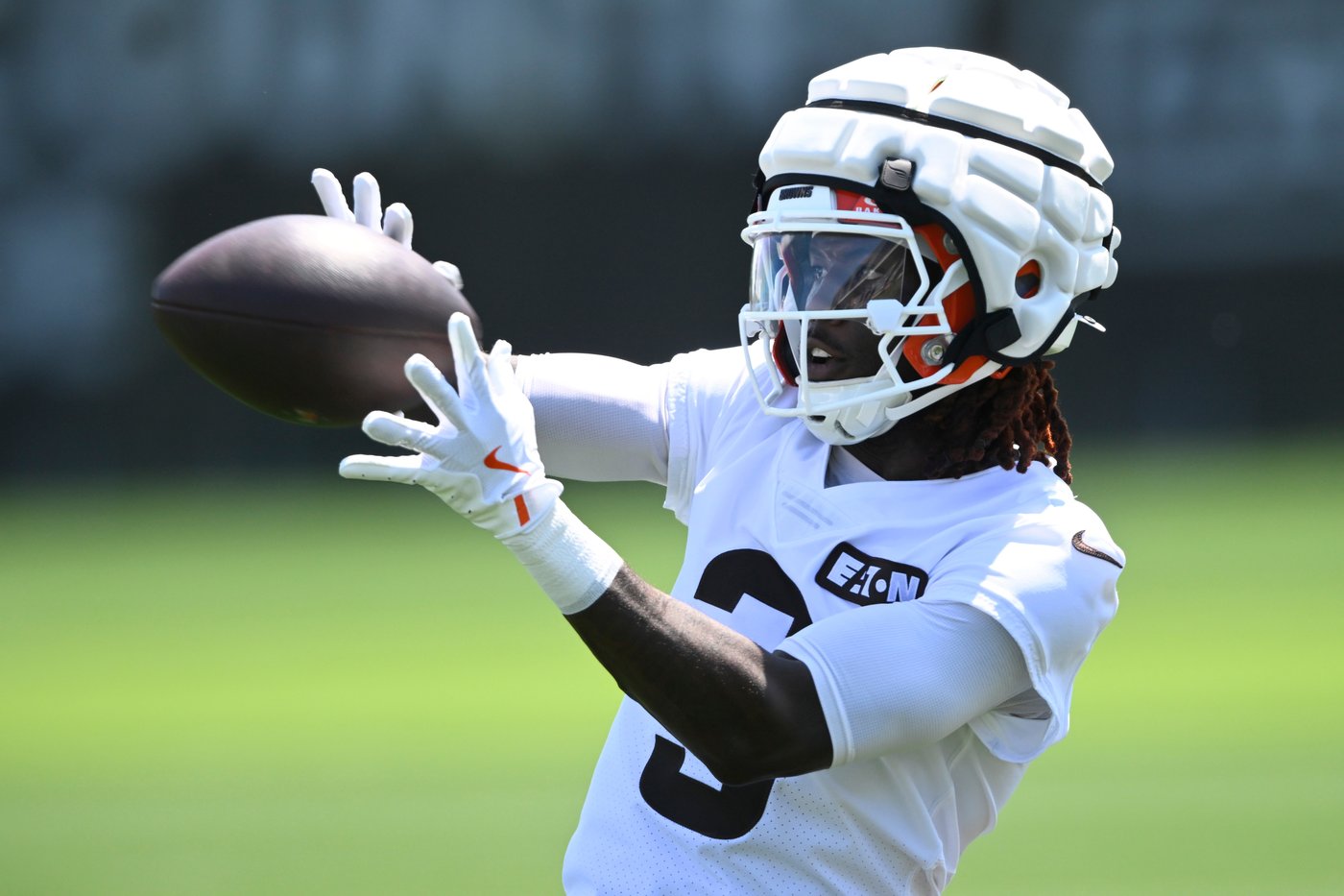 Jerry Jeudy: Viral video holding up 4 fingers was about his daughter, not Browns QB choice | iNFOnews.ca