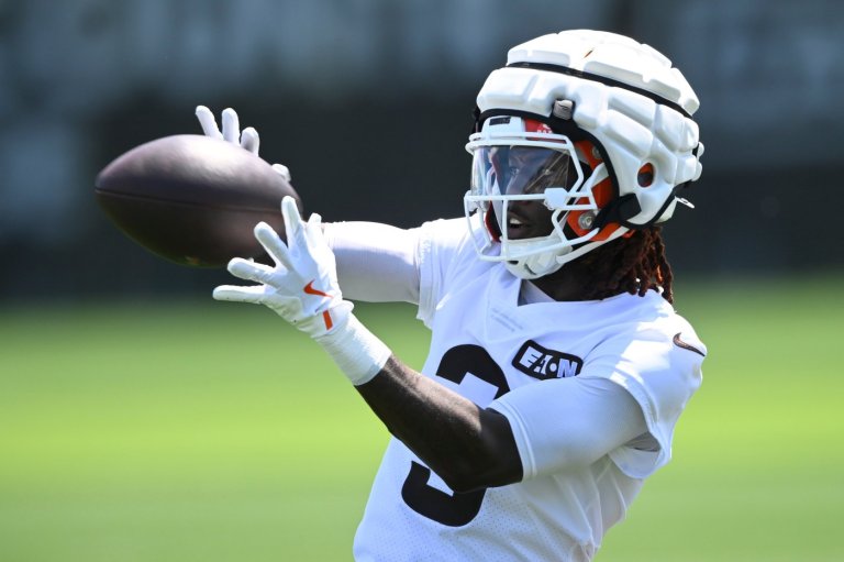 Jerry Jeudy: Viral video holding up 4 fingers was about his daughter, not Browns QB choice | iNFOnews.ca