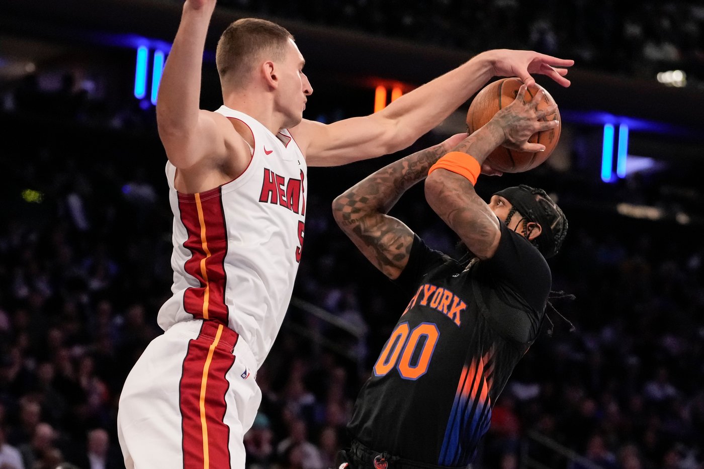 Towns, Shamet power Knicks to a 140-130 win over Heat in NBA Cup game | iNFOnews.ca Towns, Shamet power Knicks to a 140-130 win over Heat in NBA Cup game | iNFOnews.ca