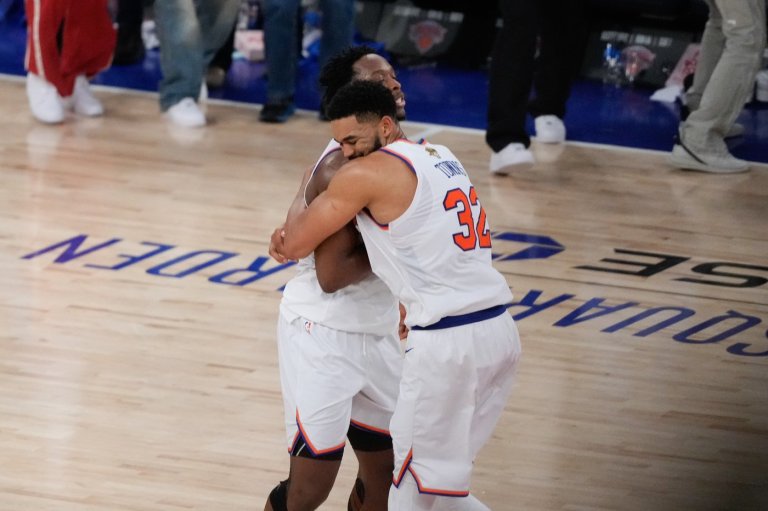 'Right hand from God': One play, 4.5 seconds and a place in Knicks lore | iNFOnews.ca