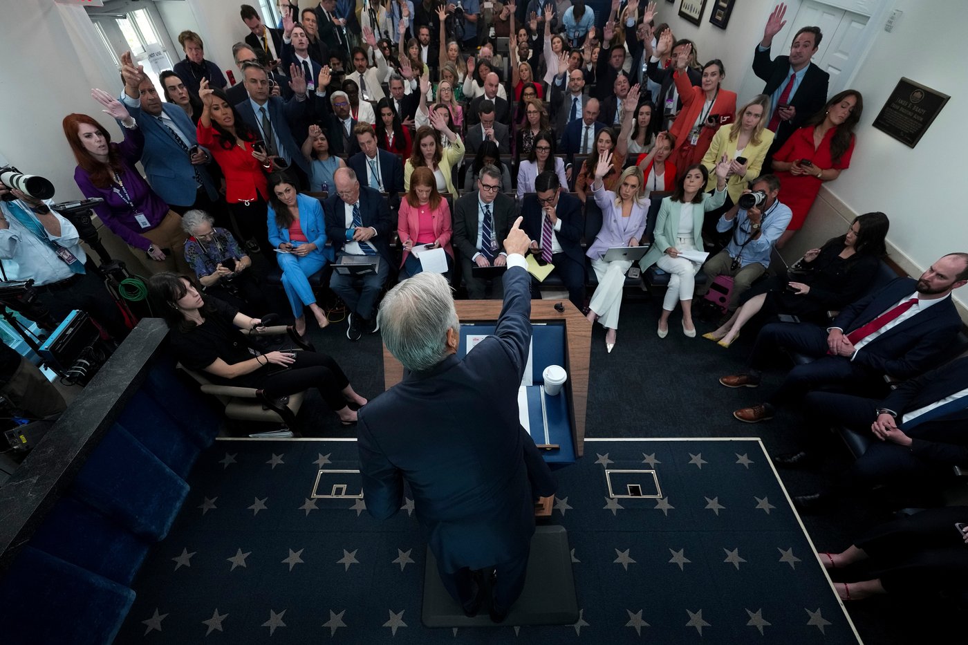 'Out of my lane.' Dr. Oz ducks questions during his turn in the White House briefing room | iNFOnews.ca