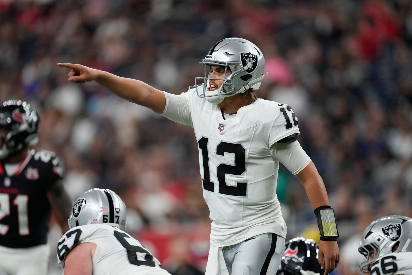 Fernando Mendoza has plenty of experience to rely on in Raiders quarterbacks room | iNFOnews.ca