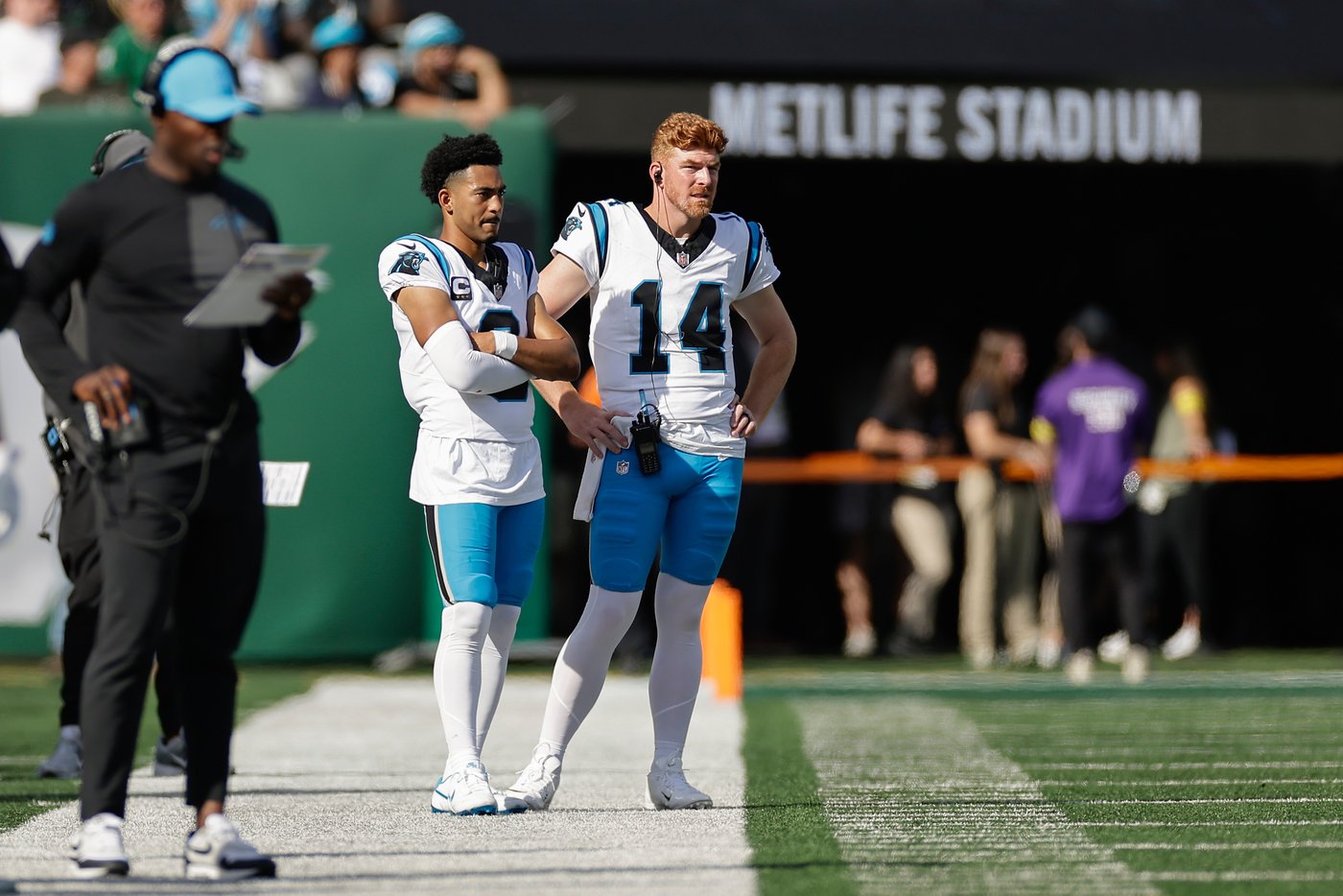 Panthers beat Jets 13-6 for third straight win, but Bryce Young leaves with injured ankle | iNFOnews.ca