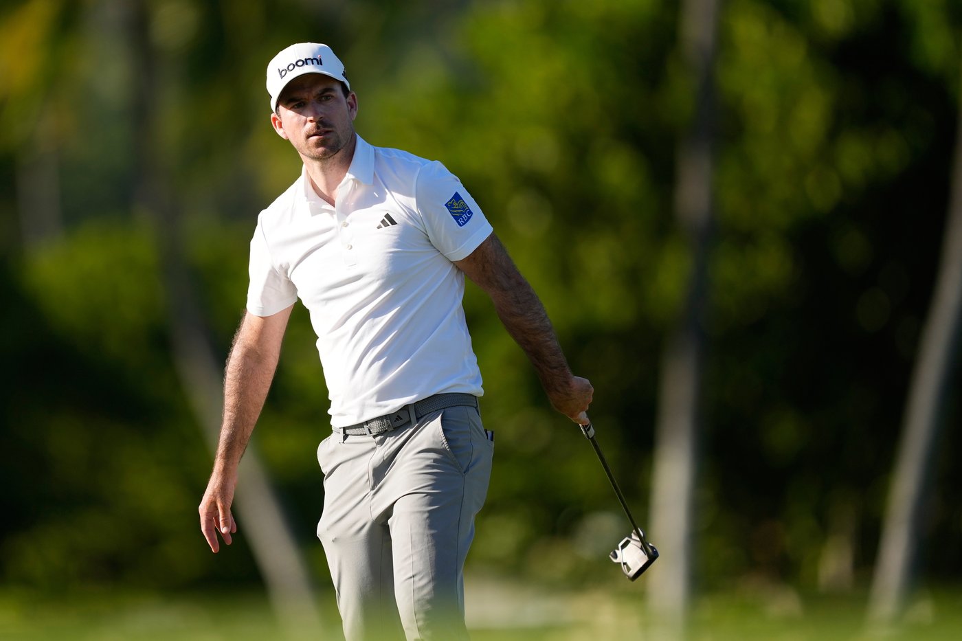 Riley, defending champ Taylor part of 5-way tie for lead at windy Sony Open | iNFOnews.ca Riley, defending champ Taylor part of 5-way tie for lead at windy Sony Open | iNFOnews.ca