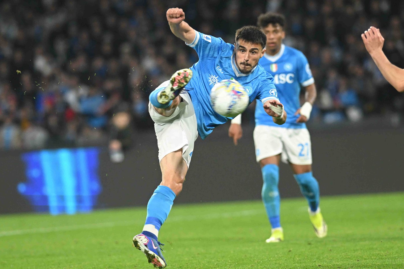 Napoli beats Torino 2-1 to extend unbeaten home run and close gap on second-place AC Milan | iNFOnews.ca